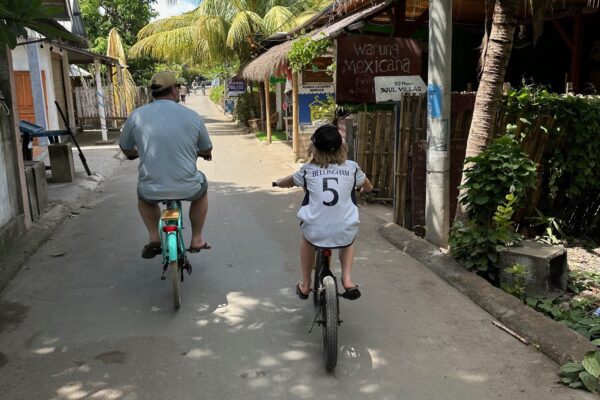 Travel Designer Met Het Gezin Op Rondreis Door Indonesië